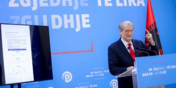 Financimi i Rithemelimit vihet në dyshim: Berisha reagon ndaj hetimeve të SPAK, e cilëson politike dhe akuzon Bashën se i ka dorëzuar Escobarit listën e bizneseve sponsoruese.