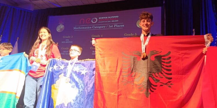 Flamuri shqiptar valon në Orlando, një të ri 15-vjeçar triumfon në Olimpiadën Ndërkombëtare të Matematikës.