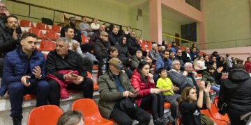 Flamurtari arrin të sigurojë "play-off"-in pas një fitoreje të thellë ndaj Tiranës