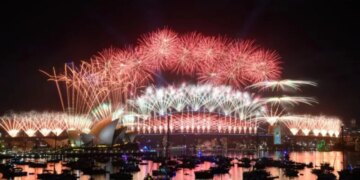 Foto-Lajm/ Një atmosferë magjepsëse në mbarë globin, si festohet Viti i Ri 2026