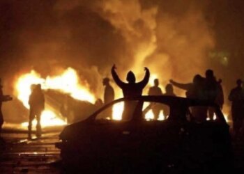 Francë/ Më shumë se 1,000 automjete të shkreta në natën e Ndërrimit të Vitit, mbi 500 persona të arrestuar.