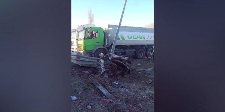 Gjashtë persona të plagosur dhe një të vdekur, pasojat e rënda të aksidenteve rrugore brenda 24 orëve në Bashkinë Kurbin.