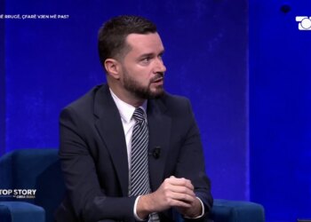 “Gjatë protestës, takova deputetë të PD-së në aeroport”/ Curri në ‘Top Story’: U përdor gaz i skaduar për të shmangur helmin dhe për të prolonguar qëndrimin e protestuesve.