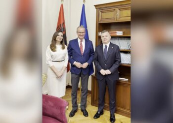 “Gjermania ofron mbështetje të fortë për integrimin e Shqipërisë në BE”/ Balla takohet me ministrin gjerman për Europën, Gunther Krichbaum.