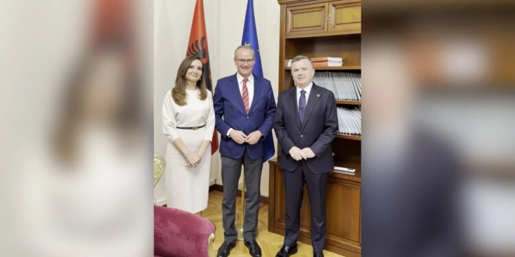 “Gjermania ofron mbështetje të fortë për integrimin e Shqipërisë në BE”/ Balla takohet me ministrin gjerman për Europën, Gunther Krichbaum.