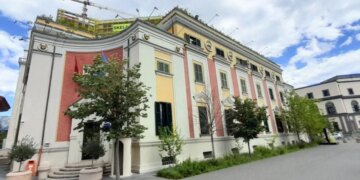 Gjykata Administrative rivendos në detyrë Alban Dokushin si sekretar i përgjithshëm i Bashkisë Tiranë, duke e cilësuar shkarkimin e Ristanit si të paligjshëm.