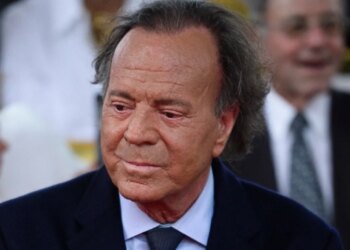 Gjykata heq akuzat për ngacmim seksual ndaj Julio Iglesias.