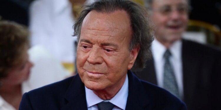 Gjykata heq akuzat për ngacmim seksual ndaj Julio Iglesias.