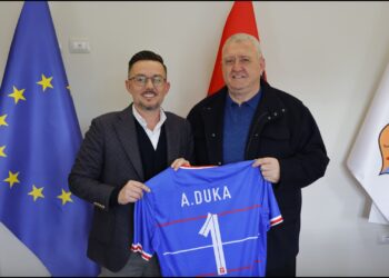 Gramsh, fillon rikonstruksioni i stadiumit, Duka vë në dukje avancimin e punimeve: Futbolli të luhet në çdo qytet.