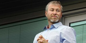 Hetimi mbi Deutsche Bank përfshin emrin e biznesmenit rus, Roman Abramovich: avokati i tij konfirmon se ai nuk është i dyshuar sipas prokurorëve.