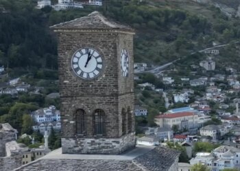 Historia e Sahatit të Gjirokastrës: Njeriu që mban në lëvizje akrepat e orës më të veçantë në Ballkan