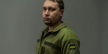 I ka shpëtuar 10 atentateve dhe bashkëshortja e tij është helmuar: Njihuni me “njeriun pa buzëqeshje”, drejtorin e ri të Zyrës Presidenciale të Kievit.