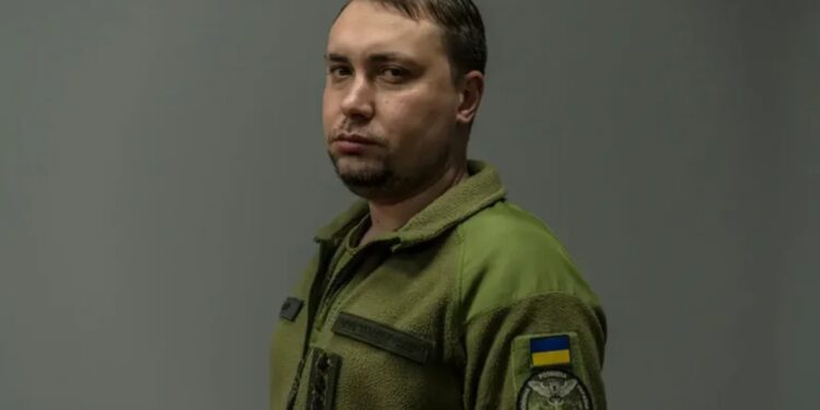 I ka shpëtuar 10 atentateve dhe bashkëshortja e tij është helmuar: Njihuni me “njeriun pa buzëqeshje”, drejtorin e ri të Zyrës Presidenciale të Kievit.