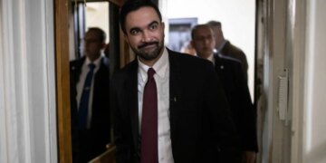 “I shton flakët situatës”/ Shfuqizimi i urdhrave kundër antisemitizmit, Izraeli akuzon ashpërsisht kryebashkiakun e ri të Nju Jorkut.