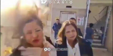 PAMJE TË RËNDA! Po jepte deklaratë për mediat, deputetes i shpërthen eksplozivi në kokë