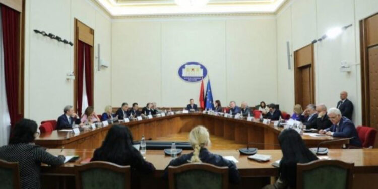 “Mbi 90 bashki, kryetari dhe këshilli i qarkut do zgjidhen me votë”, zbulohet çfarë dakordësuan PS dhe PD për Reformën Territoriale