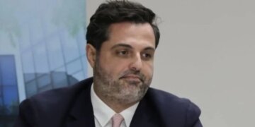 Ilaçi, i cili u refuzua nga Bashkimi Evropian, fitoi legalizim në Shqipëri në ditën e fundit të vitit 2025. Shprehen dyshime mbi ndryshimin e kritereve që mund të kenë avantazhuar kompaninë Megapharma.