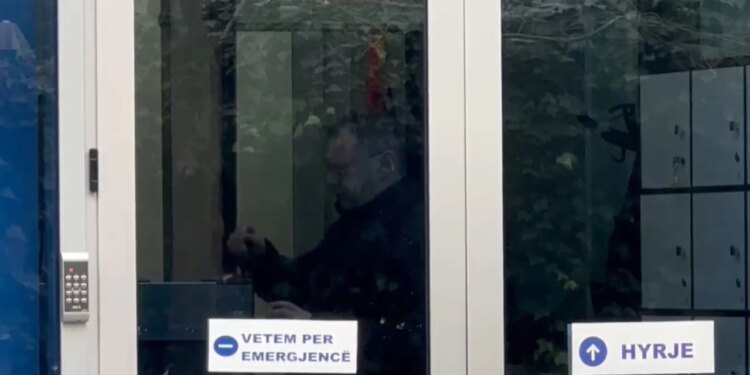 Indrit Hoxha shkon në SPAK
Lajmi konfirmohet nga gazetarja e Top Channel, Anila Hoxha.