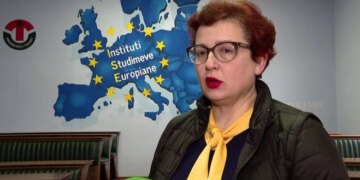 Integrimi në Bashkimin Europian, ekspertja Migena Leskoviku: Shpejtësia e miratimit të ligjeve, sfida e zbatimit mbetet e hapur.