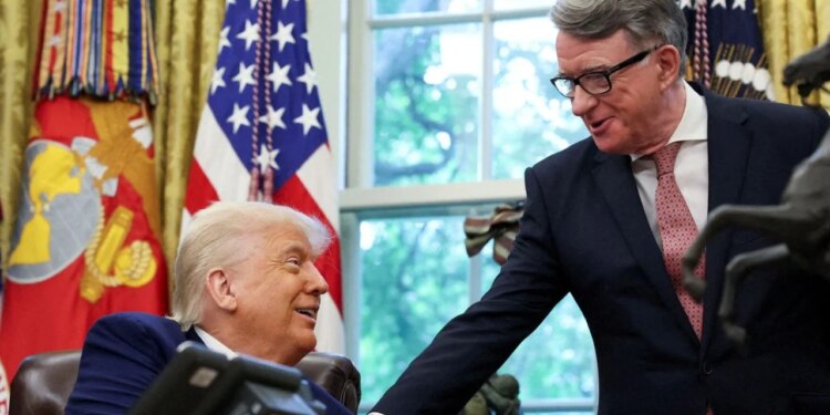 Ish-ambasadori britanik në SHBA: Trump nuk do ta pushtojë Groenlandën.