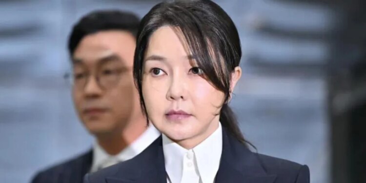 Ish-zonja e parë e Koresë së Jugut shpallet fajtore për ryshfet dhe merr dënimin me burg.