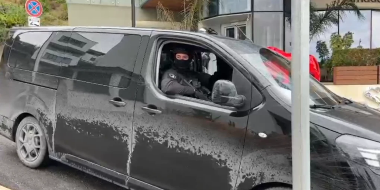 Ivanka Trump dhe Jared Kushner vizitojnë Vlorën, shoqëruar nga një numër të madh policor.