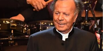 Julio Iglesias përballet me akuzat për sulm seksual nga dy ish-punonjëse, zbulohen prova dhe mesazhe: Na ftonte gjatë natës në dhomën e tij dhe…