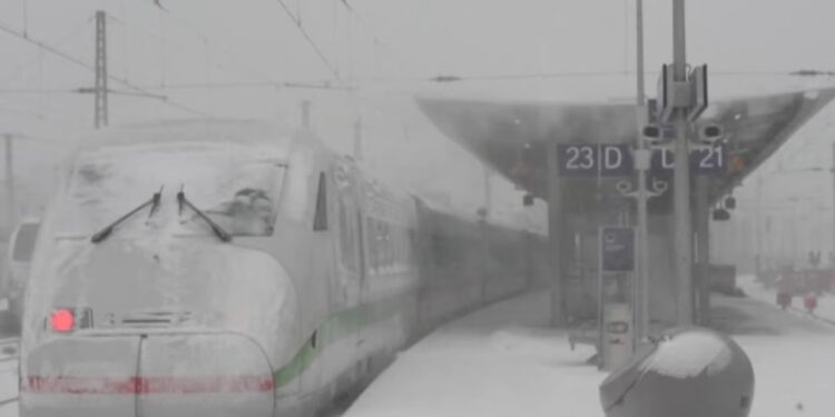 Kaos në trafik, dimri godet Europën/ Ngricat ekstreme shkaktojnë pezullohen e udhëtimeve të transportit publik