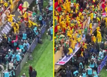 Karriget shërbejnë si armë, video tregon përleshjet mes tifozëve të Senegalit dhe forcave të policisë, dhuna përhapet edhe brenda fushës.