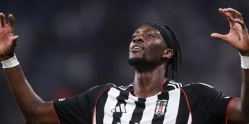 Klubi turk ofron financa për të transferuar ish-sulmuesin e Milanit në Angli.