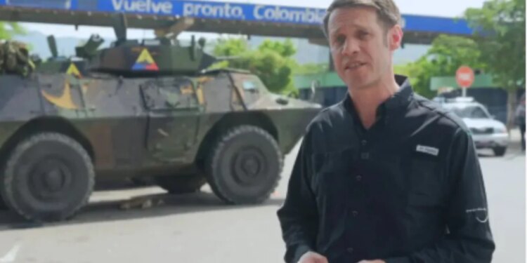 Kolumbia dislokon ushtrinë në kufi për shkak të shqetësimeve mbi krizën e destabilizuar në Venezuelë.