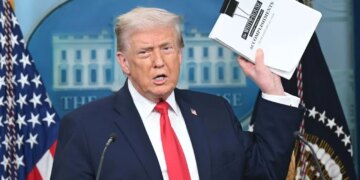 Konferenca e Trump në Shtëpinë e Bardhë: Presidenti amerikan deklaron se tarifat tona tregtare kanë 'ringjallur' kompaninë Ford.