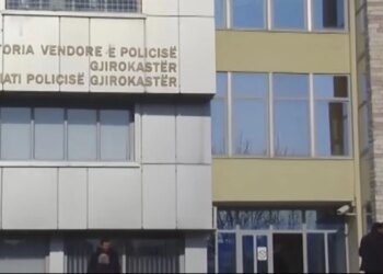Konflikt mes të rinjve në Gjirokastër, 19-vjeçari sulmon me thikë një tjetër të ri, arrestohet nga policia.