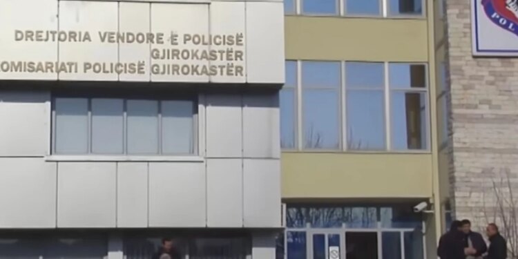 Konflikt mes të rinjve në Gjirokastër, 19-vjeçari sulmon me thikë një tjetër të ri, arrestohet nga policia.