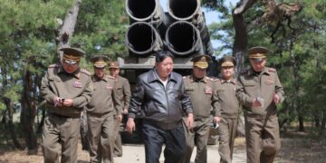 Koreja e Veriut ka ndjekur lëshimin e dy raketave balistike drejt Detit të Japonisë, sipas raportimeve nga Tokio.