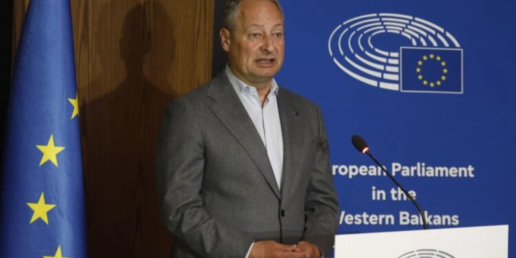 Kryedemokrati denoncon AKSHI-n, ndërsa raportuesi i PE për Shqipërinë: "Mos më kërkoni koment mbi deklaratat e Berishës, ndryshe do të dal jashtë detyrës sime institucionale."