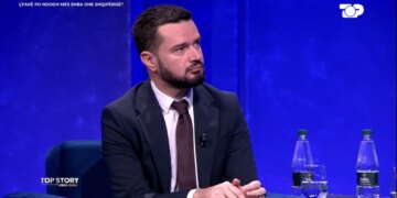 Kryefjala/ Pezullimi i vizave të emigracionit nga DASH, Curi: Shqiptarët sjellin prindërit kur arrijnë në SHBA, kemi pësuar penalizime për…