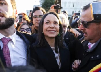 “Kur të vijë momenti i përshtatshëm” / Pas arrestimit të Maduros, udhëheqësja e opozitës në Venezuelë aspiron të bëhet presidentja e parë grua në historinë e vendit.