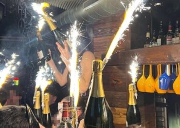 "Kurth fatal" / Nxjerrja e informacioneve të reja nga dëshmitarët lokalë në lidhje me zjarin që shkaktoi më shumë se 40 të vdekur, ku doli se dalja e pasme ka qenë gjithmonë e mbyllur për shkak se...