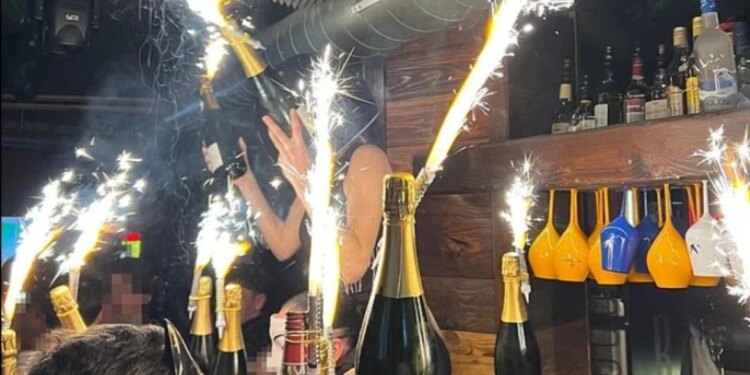 "Kurth fatal" / Nxjerrja e informacioneve të reja nga dëshmitarët lokalë në lidhje me zjarin që shkaktoi më shumë se 40 të vdekur, ku doli se dalja e pasme ka qenë gjithmonë e mbyllur për shkak se...