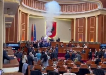 Kuvendi përjashton deputetët/ Sot shqyrtohet ankimi i demokratëve, ata kërkojnë mbledhje me prani të kamerave