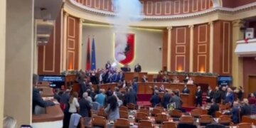 Kuvendi përjashton deputetët/ Sot shqyrtohet ankimi i demokratëve, ata kërkojnë mbledhje me prani të kamerave