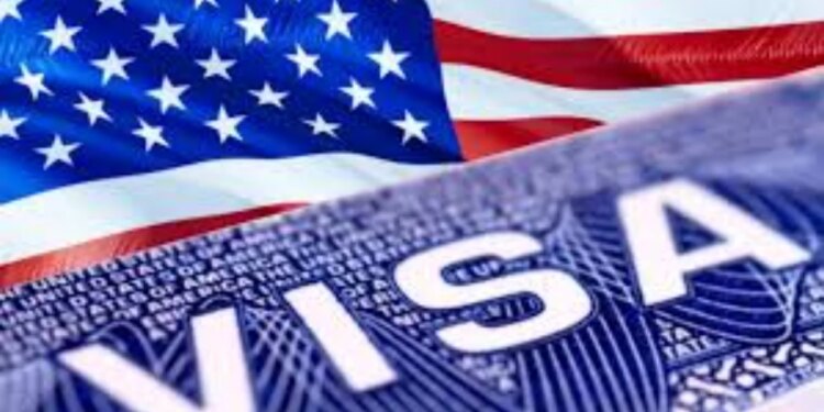 LIVE/ DASH ndalon vizat e emigracionit për Shqipërinë; Ambasada: Intervistat vazhdojnë, por nuk jepen viza pas 21 janarit. Spiropali: Nuk ka bllokim të lëvizjeve të shqiptarëve. PD: Akt tradhërie ndaj kombit.