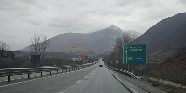 Lëvizjet në pikën kufitare Morinë–Vërmicë vazhdojnë të jenë të larta pas festave të fundvitit.