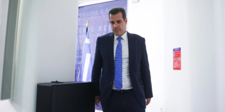 Ligji i ri për emigrantët në Greqi: 90 mijë leje qëndrimi në proces legalizimi