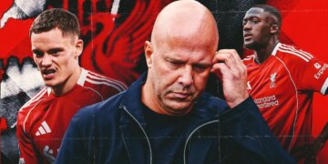 Liverpool arrin barazimin, ruan serinë prej 12 ndeshjesh pa humbje, por tifozët shprehin njëzëri kërkesën për largimin e trajnerit Slot.