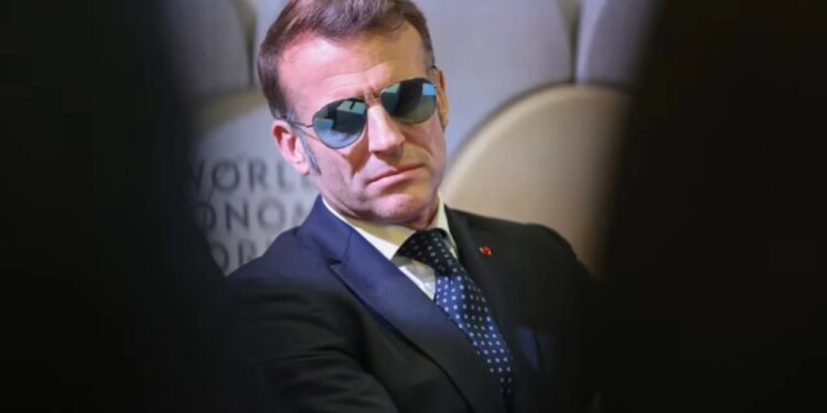 Macron nxit shpejtimin e rregullave: Ndalim i rrjeteve sociale për të rinjtë nën 15 vjeç