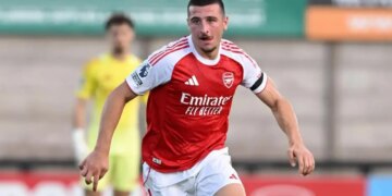 Maldini shqiptar nënshkruan me Arsenalin, talenti i grumbulluar nga Sylvinho në Kombëtare transferohet te skuadra që përjashtoi Manchester United nga Kupa.