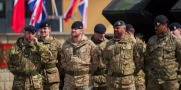 Mbretëria e Bashkuar e gatshme të ofrojë mbështetje paqeruajtëse në Ukrainë në rast arritjeje të armëpushimit, ndërsa ndan 230 milionë euro për trajnim të forcave britanike.