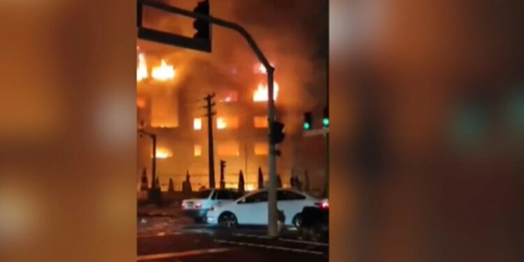 "Me goditje në kokë dhe dhimbje në zemër" / Protesta në Iran shkakton 65 viktima, raportet shqetësuese të mjekëve: Pjesa më e madhe janë të rinj, morgu është tejmbushur...